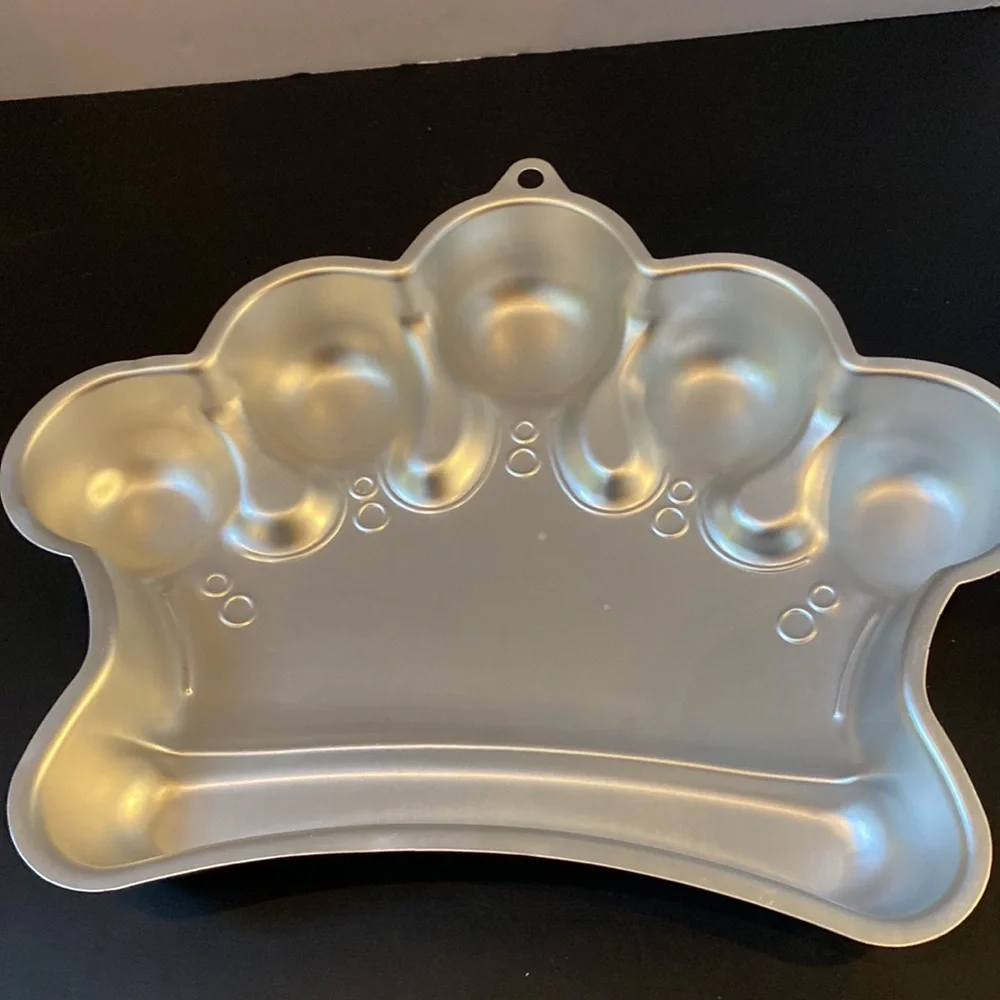 Wilton Princess crown cake pan mold Birthday Celebration 13x9”
